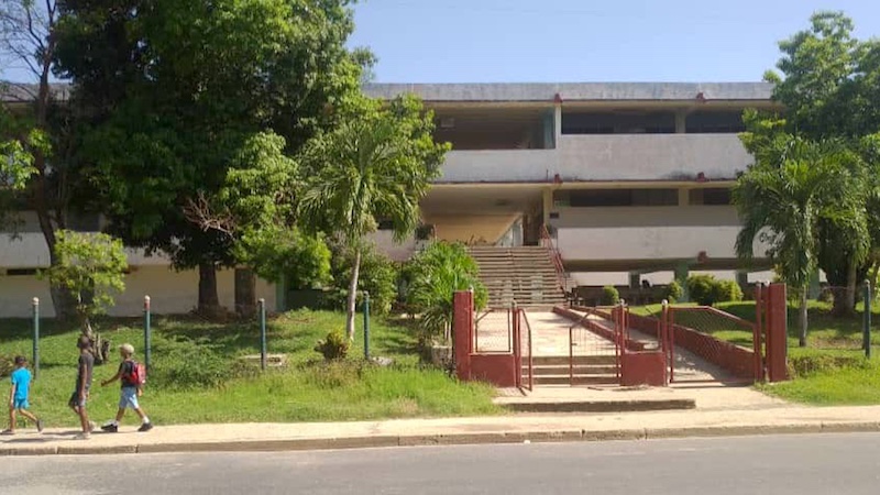 Escuela seminternado de Micro 4, Santiago de Cuba.