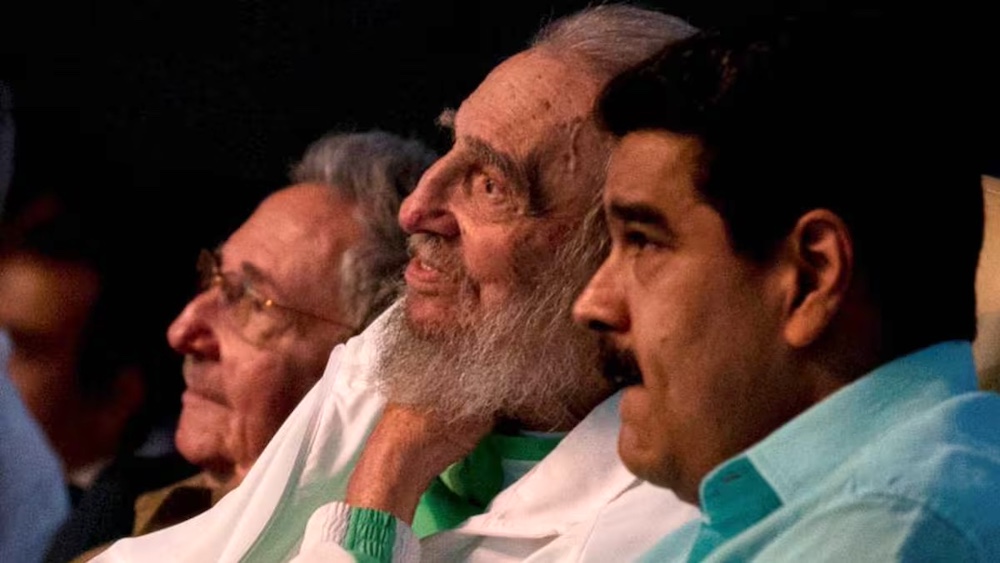 Nicolás Maduro junto a Fidel y Raúl Castro en La Habana en 2016.