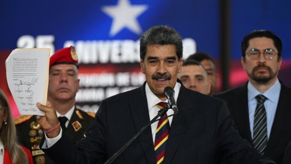 Nicolás Maduro habla con la prensa en la sede del Tribunal Supremo de Justicia, en Caracas.