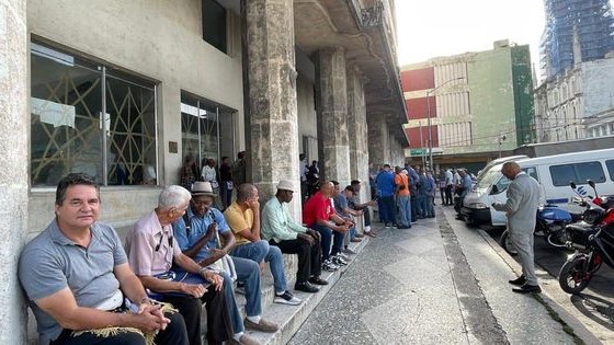 Masones protestan el 23 de julio en el exterior de la Gran Logia de Cuba en La Habana.