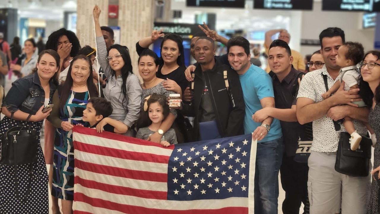 Reencuentro de familias beneficiadas coon el parole humanitario en Florida.