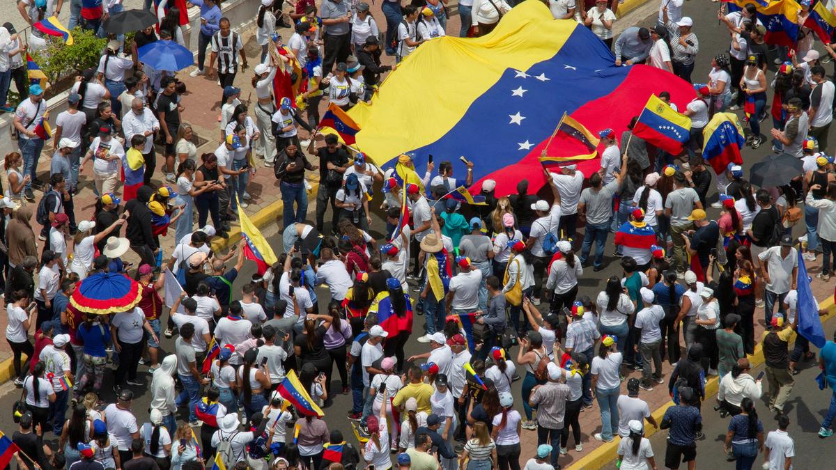 Venezolanos protestan el 30 de julio en Caracas contra el fraude electoral de Nicolás Maduro.