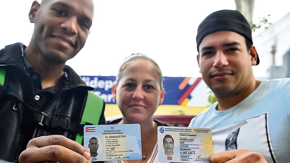 Cubanos regularizados en Uruguay.