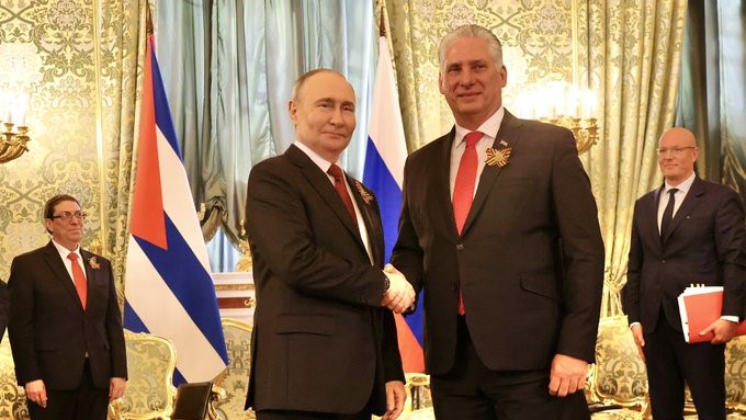 Miguel Díaz-Canel y Vladimir Putin en Moscú en mayo.