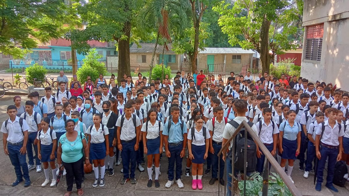 Alumnos del Preuniversitario Grito de Yara en Granma.