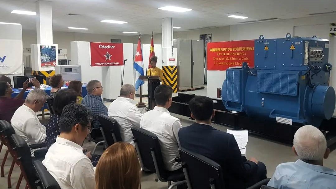 Acto de entrega de generadores eléctricos donados por China a La Habana.