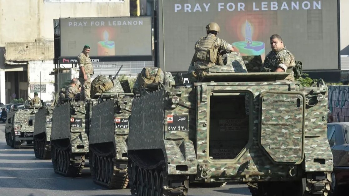 Desfile de tanques en el Líbano.