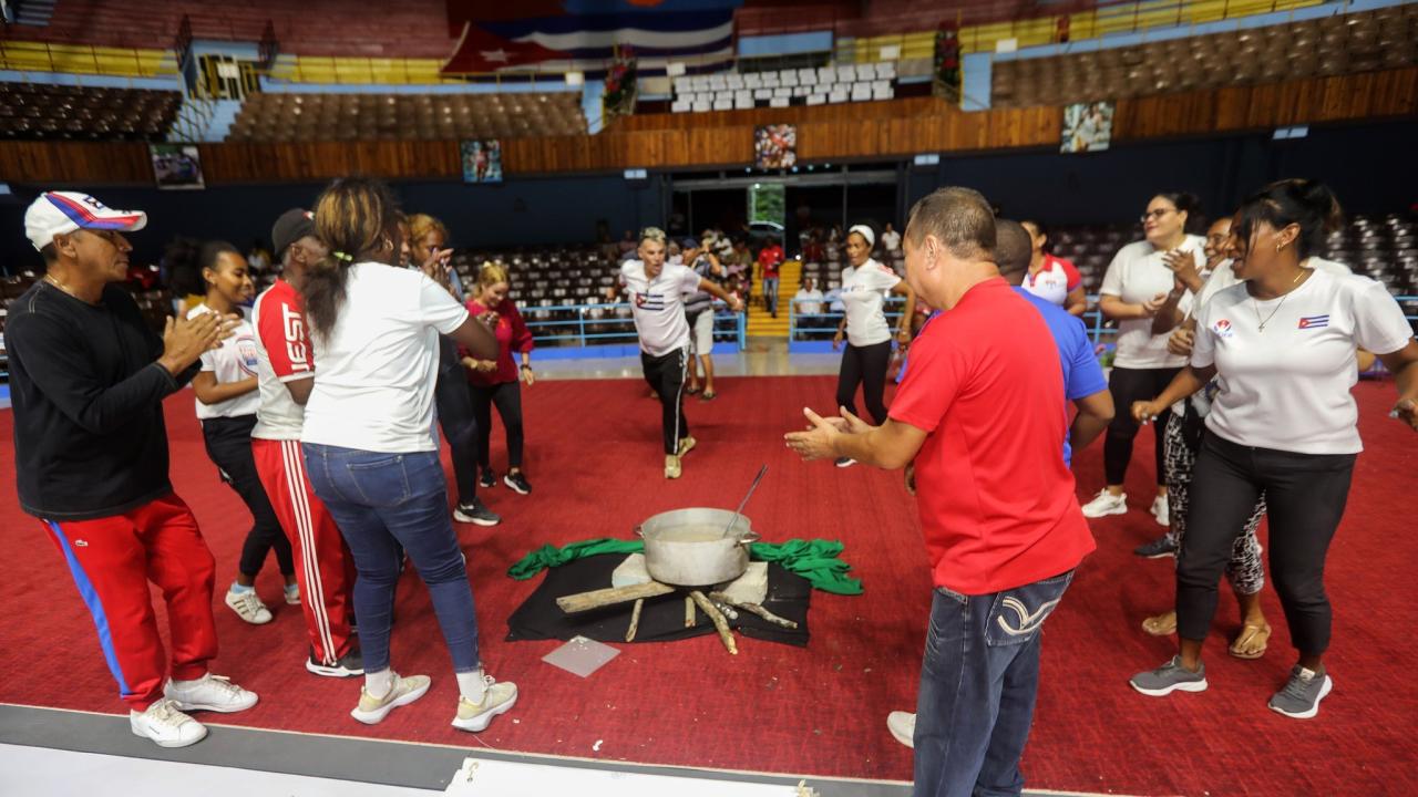 Celebración en el INDER por el aniversario de los CDR.