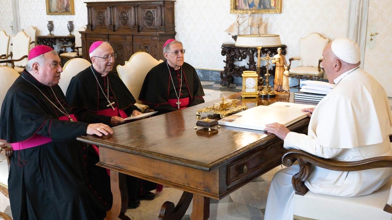 Obispos cubanos reunidos con el papa Francisco en Roma.