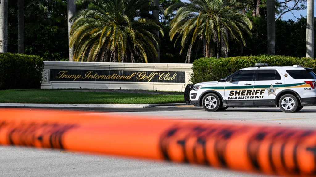 Autoridades frente al Trump International Golf Club en West Palm Beach, Florida, el 15 de septiembre de 2024.