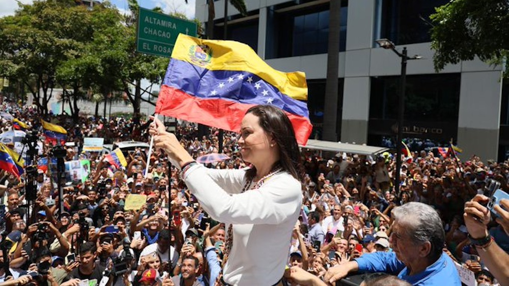 La líder opositora María Corina Machado en una manifestación contra el fraude electoral de Maduro.