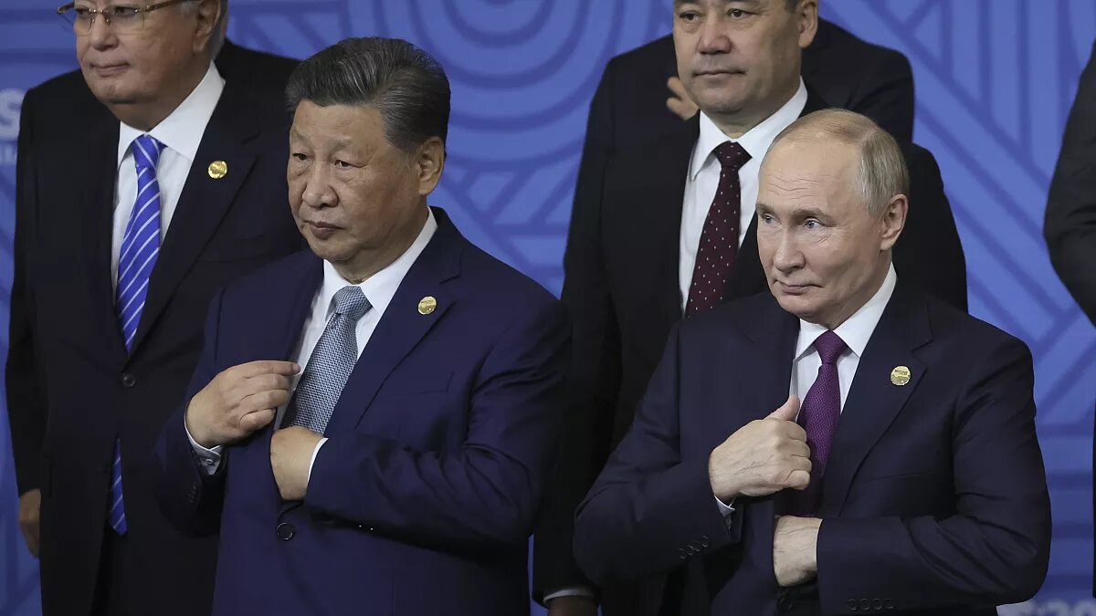 Xi Jiping y Vladimir Putin en la Cumbre de los BRICS, Kazán.