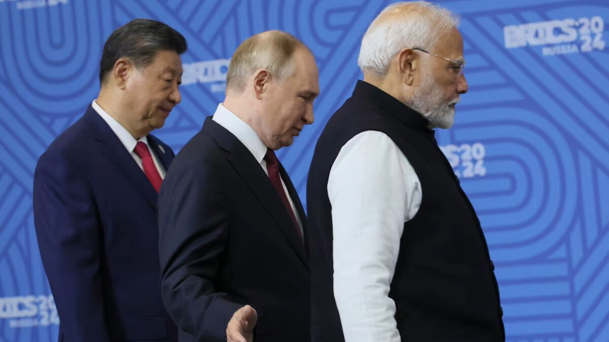 Desde la izq., Xi Jinping, Vladimir Putin y Narendra Modi, en la cumbre de los BRICS celebrada en Kazán, Rusia.