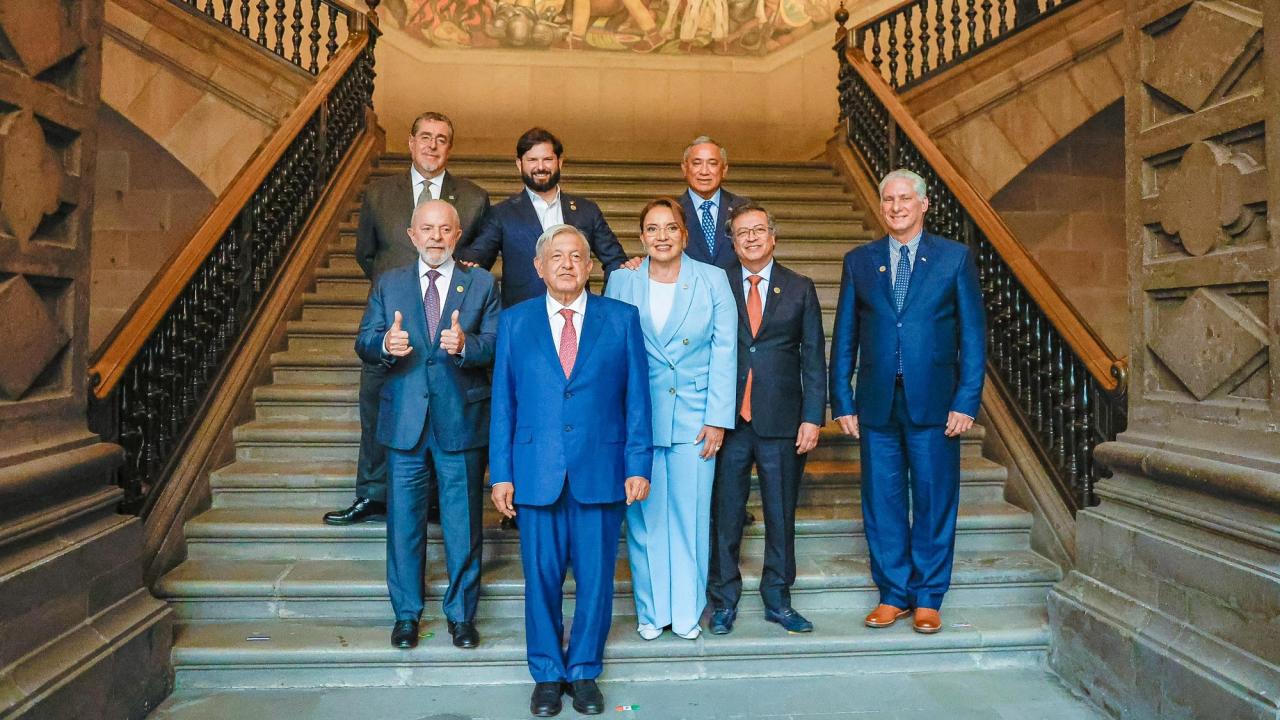 Gabriel Boric en la foto con varios mandatarios de América Latina, incluido el gobernante cubano.