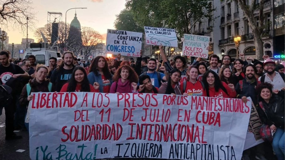 Estudiantes argentinos reclaman la libertad de los presos del 11J.