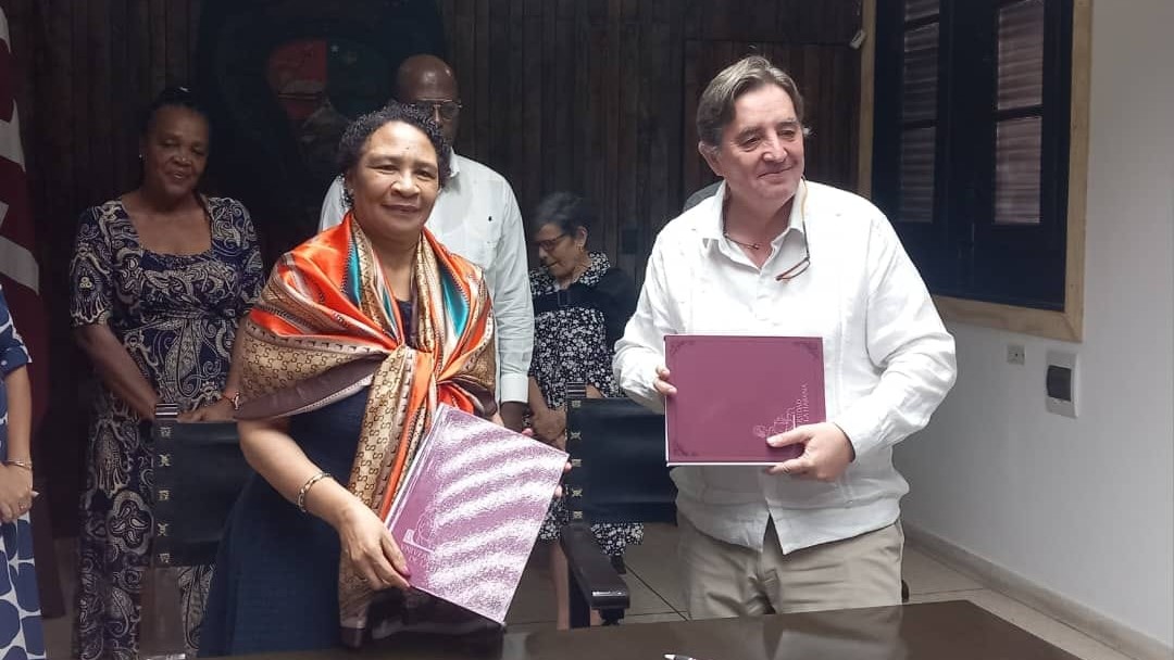 Miriam Nicado y Luis García Montero en La Habana.