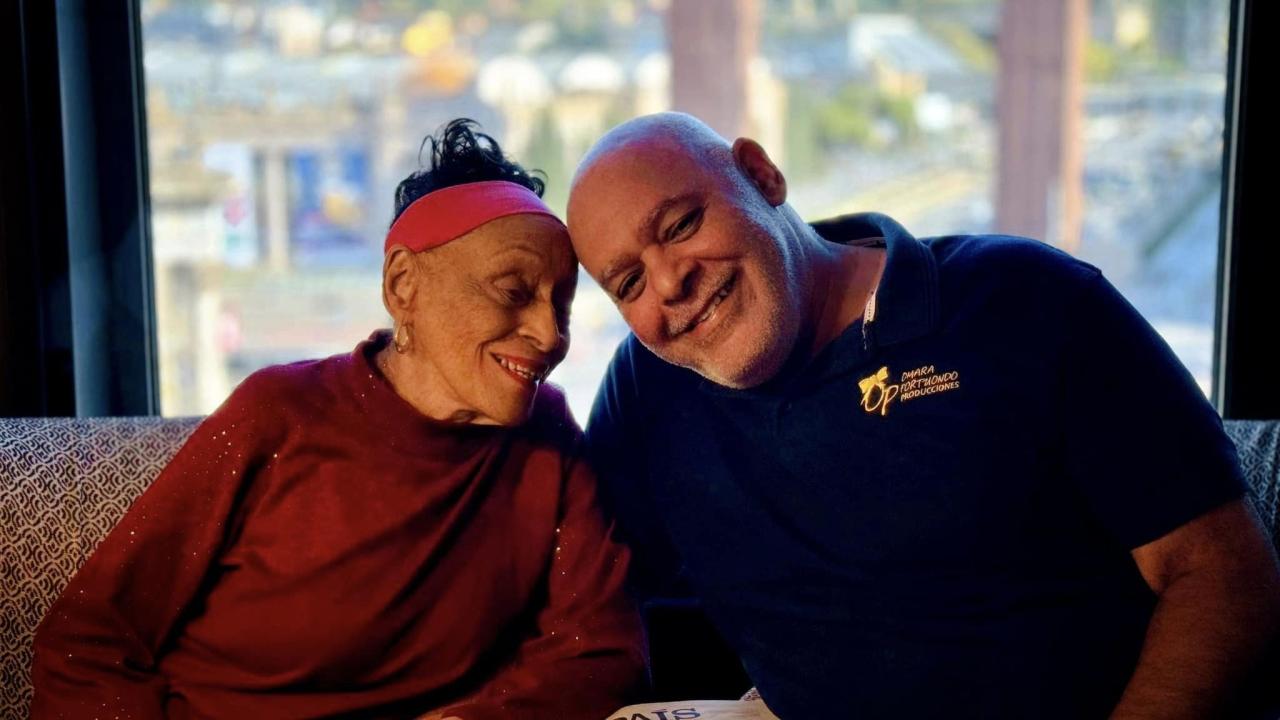 Omara Portuondo junto a su hijo y manager Ariel Jiménez Portuondo.