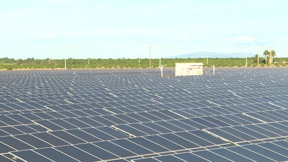 Parque solar fotovoltaico en Cuba.