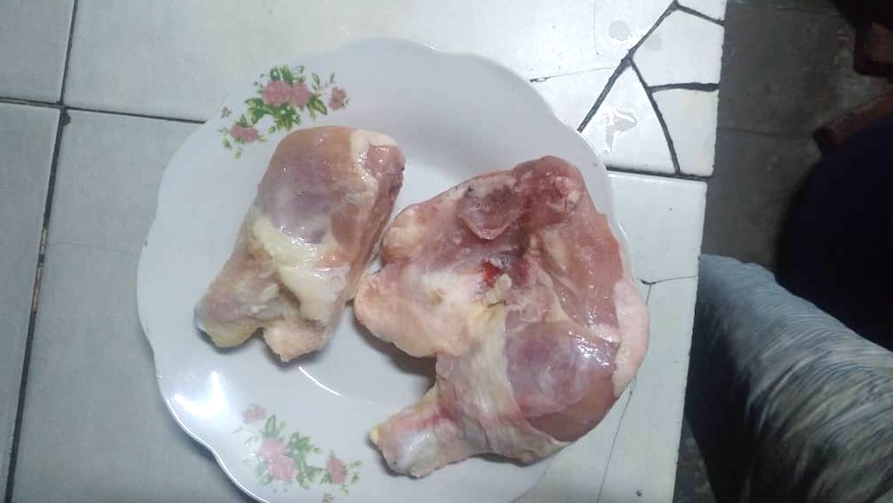 Ración de pollo de un residente en Santiago de Cuba tras más de medio año sin suministro.