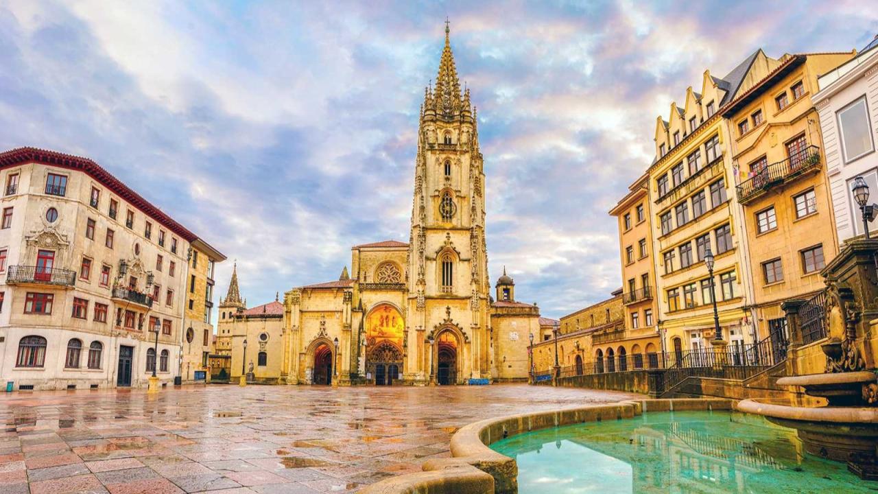 Catedral de San Salvador en Oviedo, capital de Asturias.