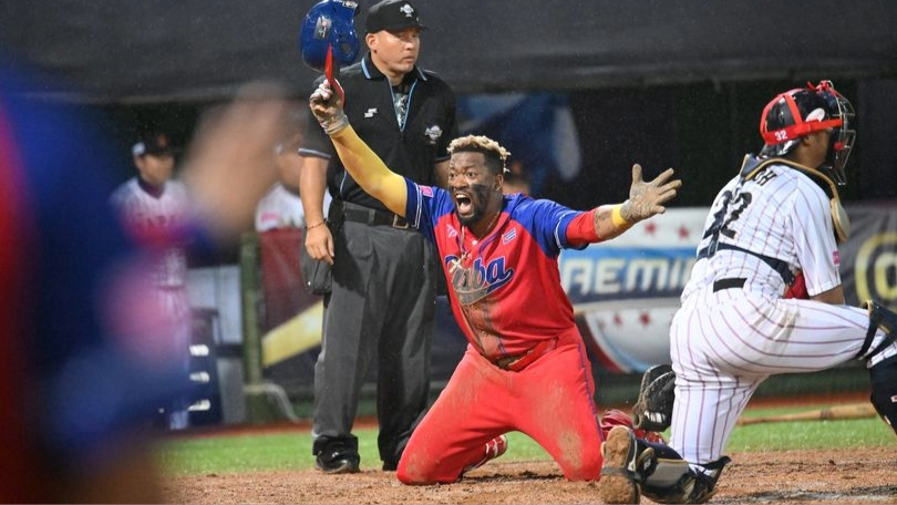 Momento del partido de béisbol entre Cuba y Japón.