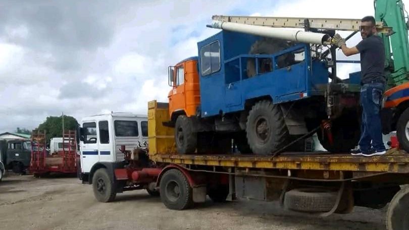 Vehículos de la Unión Eléctrica enviados al occidente para enfrentar los embates del huracán Rafael.