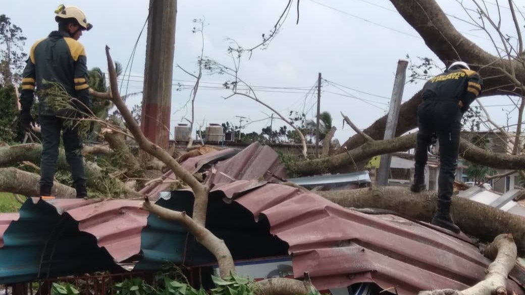 Destrozos del huracán Rafael en Artemisa.