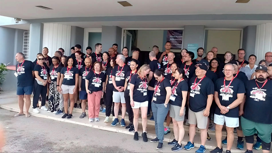 Especialistas de Operation Walk en Cuba.