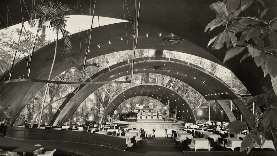 Salón Arcos de Cristal, Cabaret Tropicana, La Habana, en 1952.