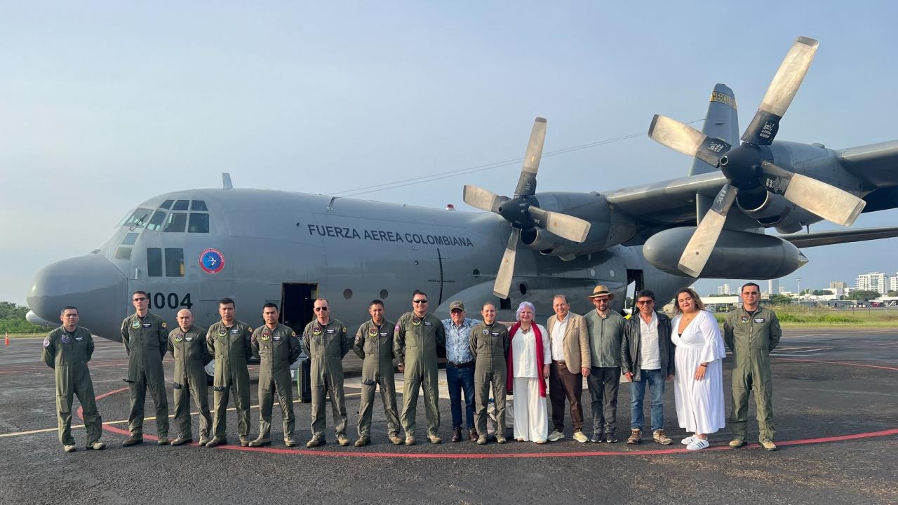 Avión de la Fuerza Aérea con la carga con destino Cuba.