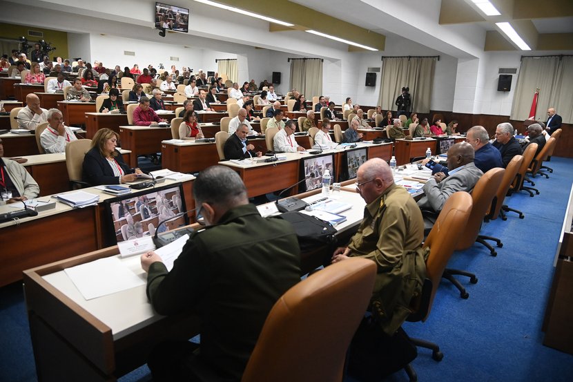 Miembros del Comité Central del PCC reunidos en La Habana.