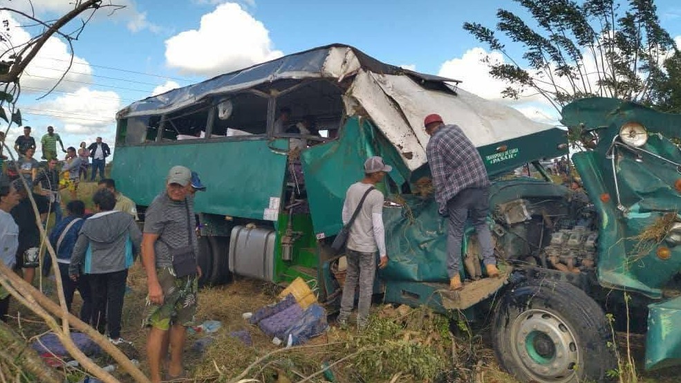 El camión accidentado en Camagüey.