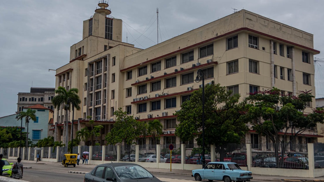 Edificio sede de GAESA en la Avenida del Puerto de La Habana.