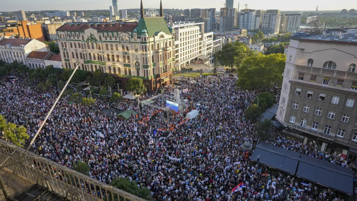 Multitudinarias manifestaciones en Serbia contra el Gobierno.