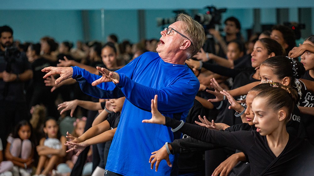 Vincent Paterson recrea la coreografía de 'Thriller' con estudiantes de Lizt Alfonso Dance Cuba.