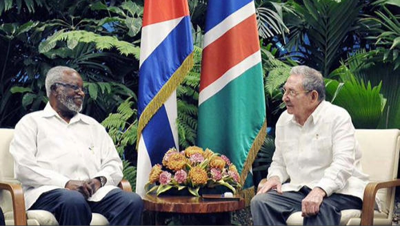 Sam Nujoma con Raúl Castro en 2016