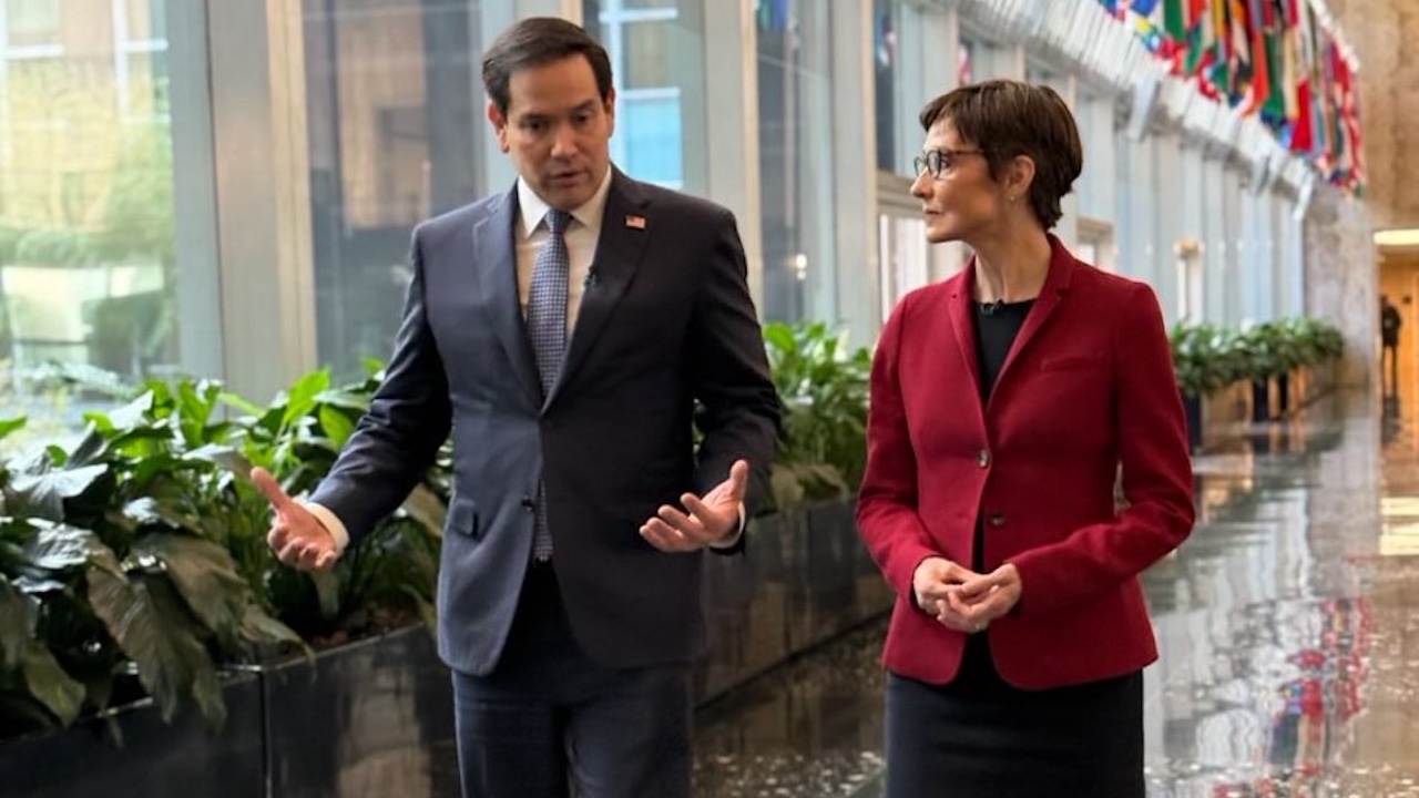 Marco Rubio y la periodista Catherine Herridge durante la entrevista.