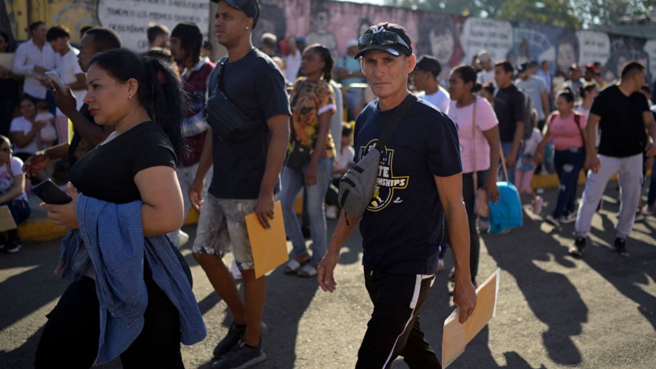 Migrantes atrapados en la frontera.