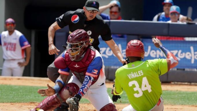 Momento de un partido de Cuba durante su última participación en la Serie del Caribe.