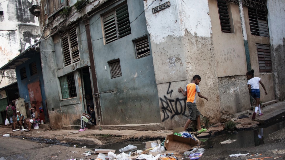 Niños cubanos en la calle San Rafael, en La Habana, octubre de 2024.