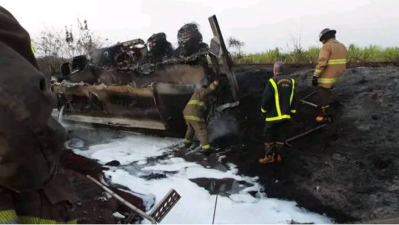 El camión cisterna involucrado en el accidente.