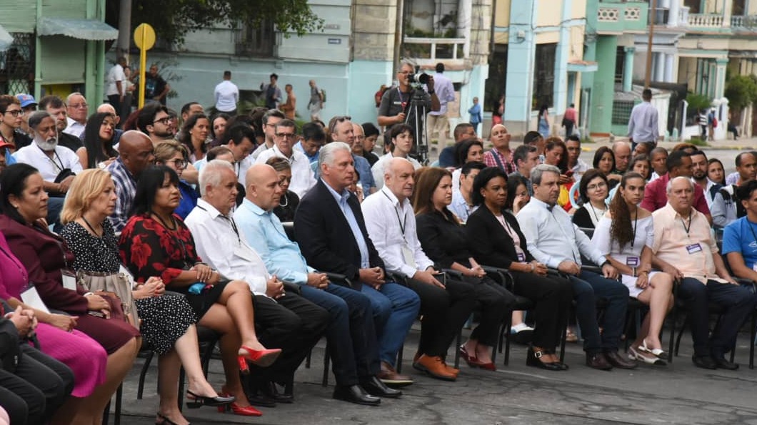 Díaz-Canel junto a funcionarios y voceros del régimen en la inauguración del Coloquio Patria.