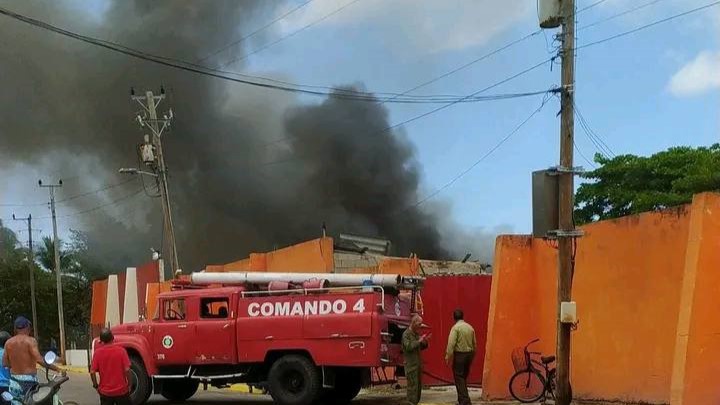 Incendio en almacén en Varadero.