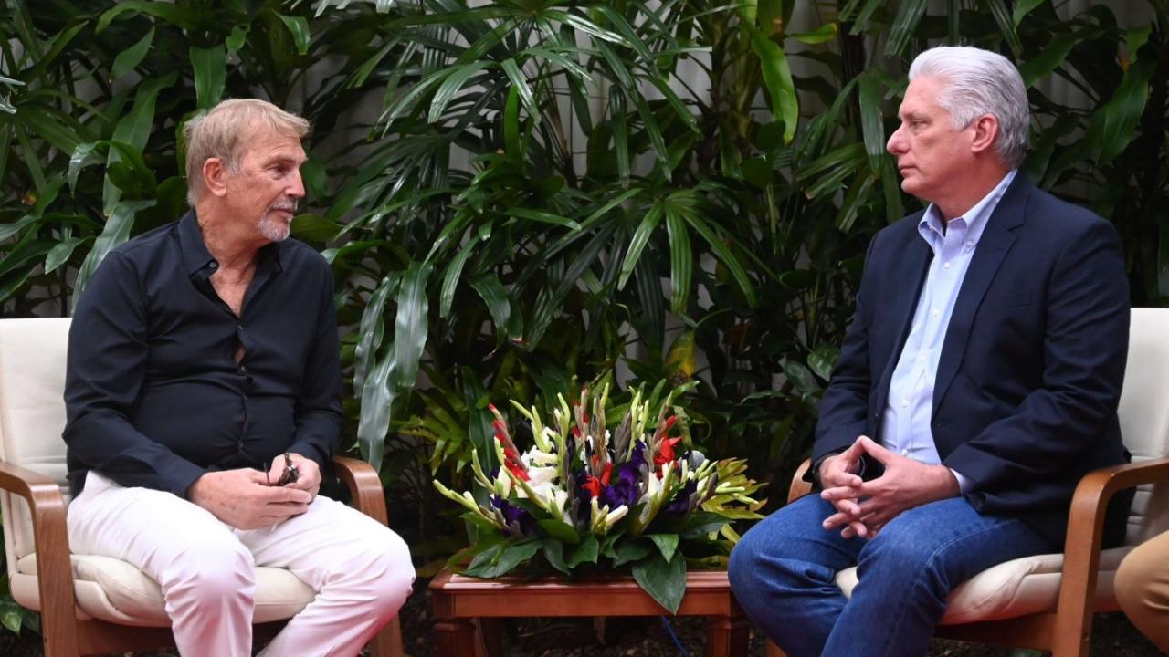 Kevin Costner recibido por Miguel Díaz-Canel en La Habana.