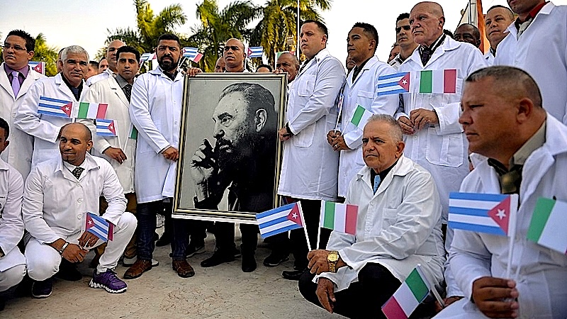 Brigada de médicos cubanos enviados a Italia, 2021.