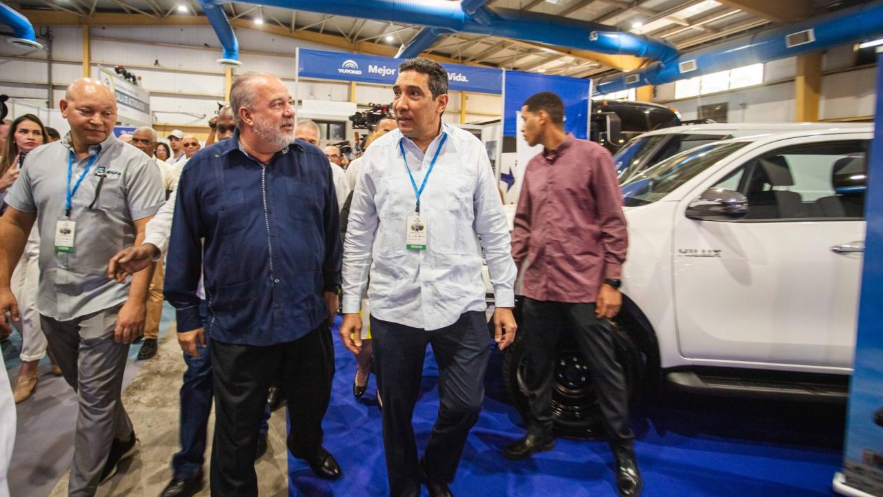El primer ministro y el titular de Transporte recorren la feria tras inaugurarla.