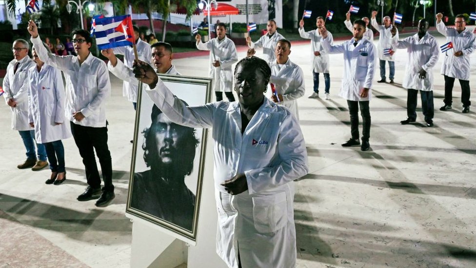 Médicos cubanos exportados.