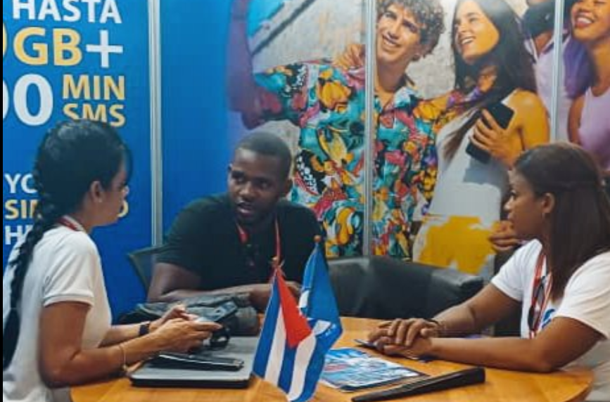 Comerciales de ETECSA en Expocaribe.