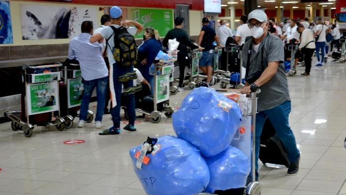 Pasajeros en el Aeropuerto Internacional de La Habana.