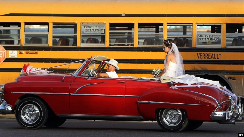Una pareja de recién casados en Cuba.
